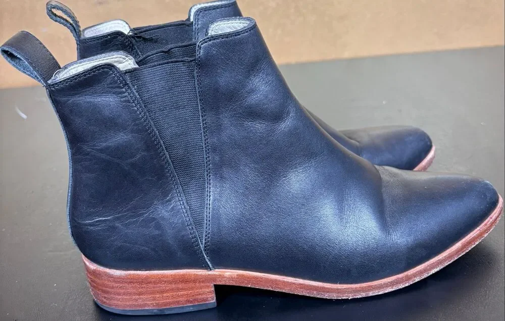 Nisolo Everyday Chelsea Boots Black Leather Pointed Toe Low Stacked Heel Size 7.
